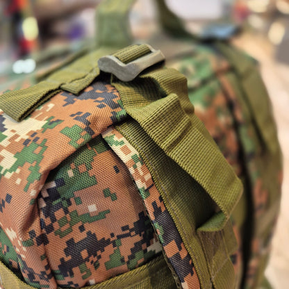Mochila Tática Camuflada 50L com Bolsos Externos Trilha, Viagem e Uso Diário