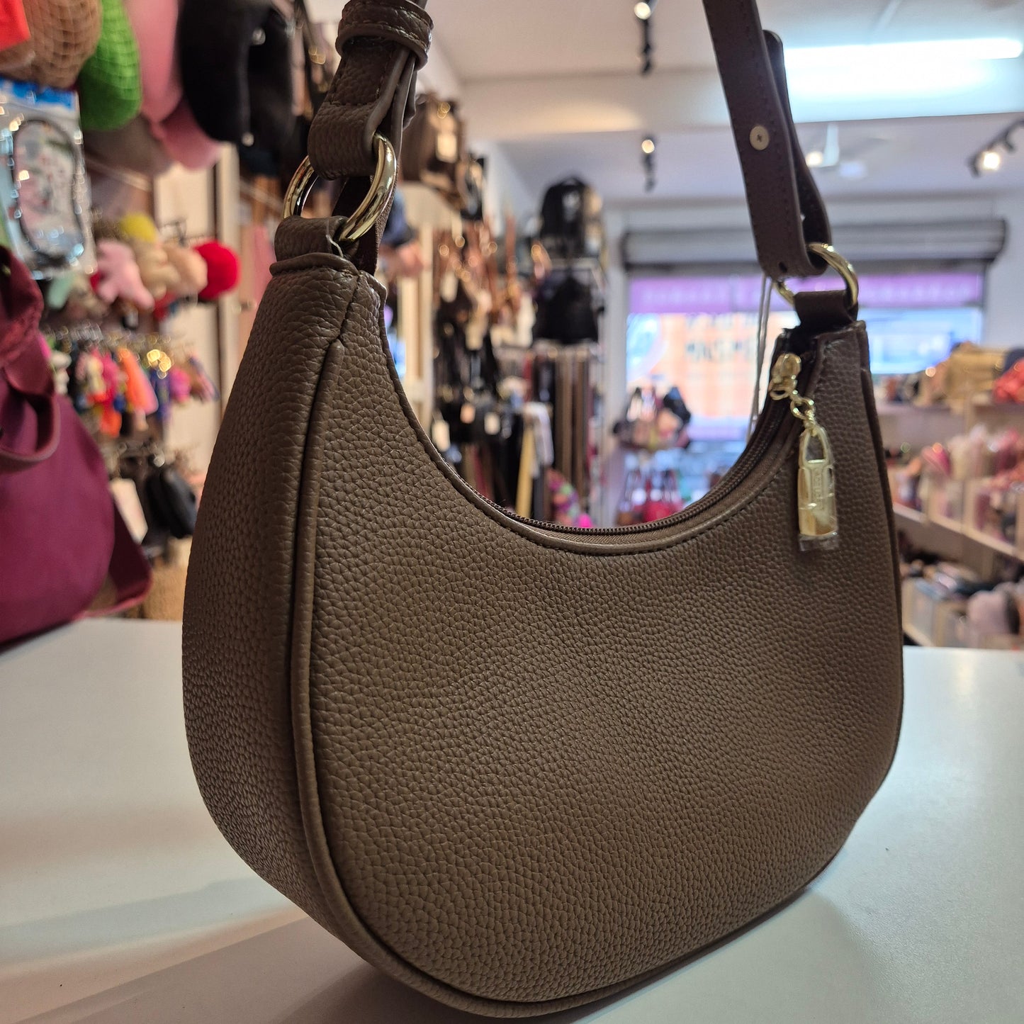 Bolsa Baquete Compacta, Versátil e Elegante para o Dia a Dia